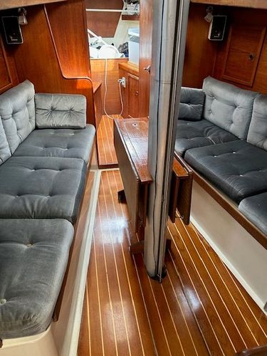 1981 Hinterhoeller Niagara 35